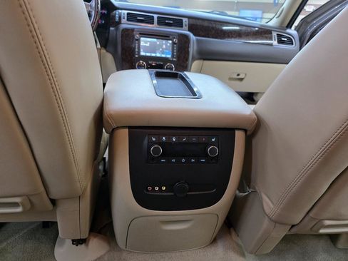 Used 2013 GMC Yukon Denali RWD image 28