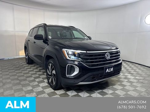 Used 2025 Volkswagen Atlas SE FWD image 4