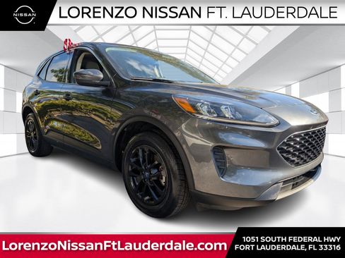 Used 2020 Ford Escape SE image 1