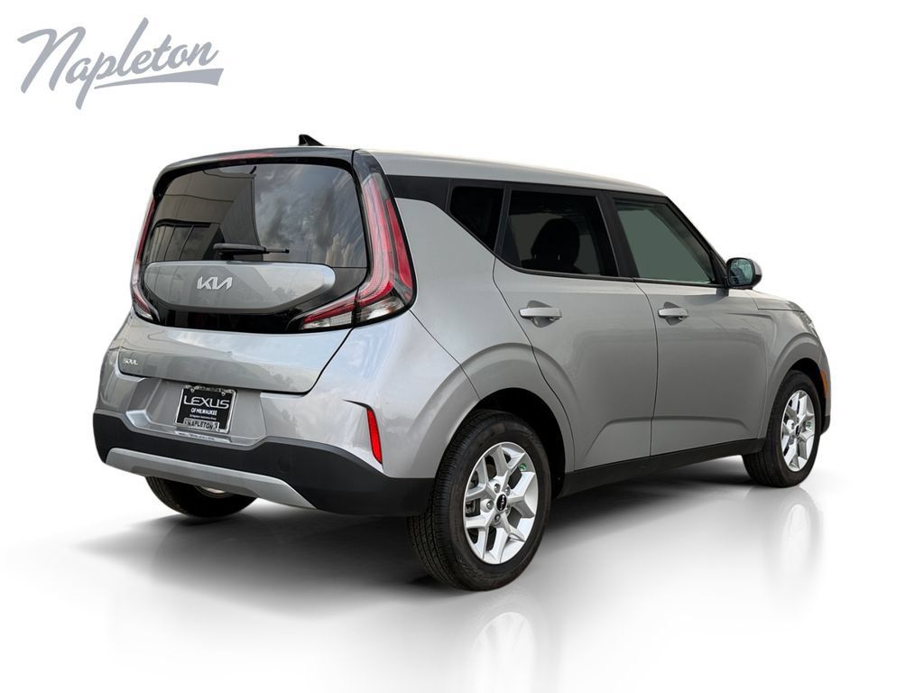 Used 2025 Kia Soul LX w/ LX Technology Package FWD image 6