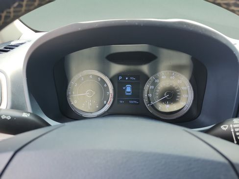 Used 2020 Hyundai Venue FWD image 10