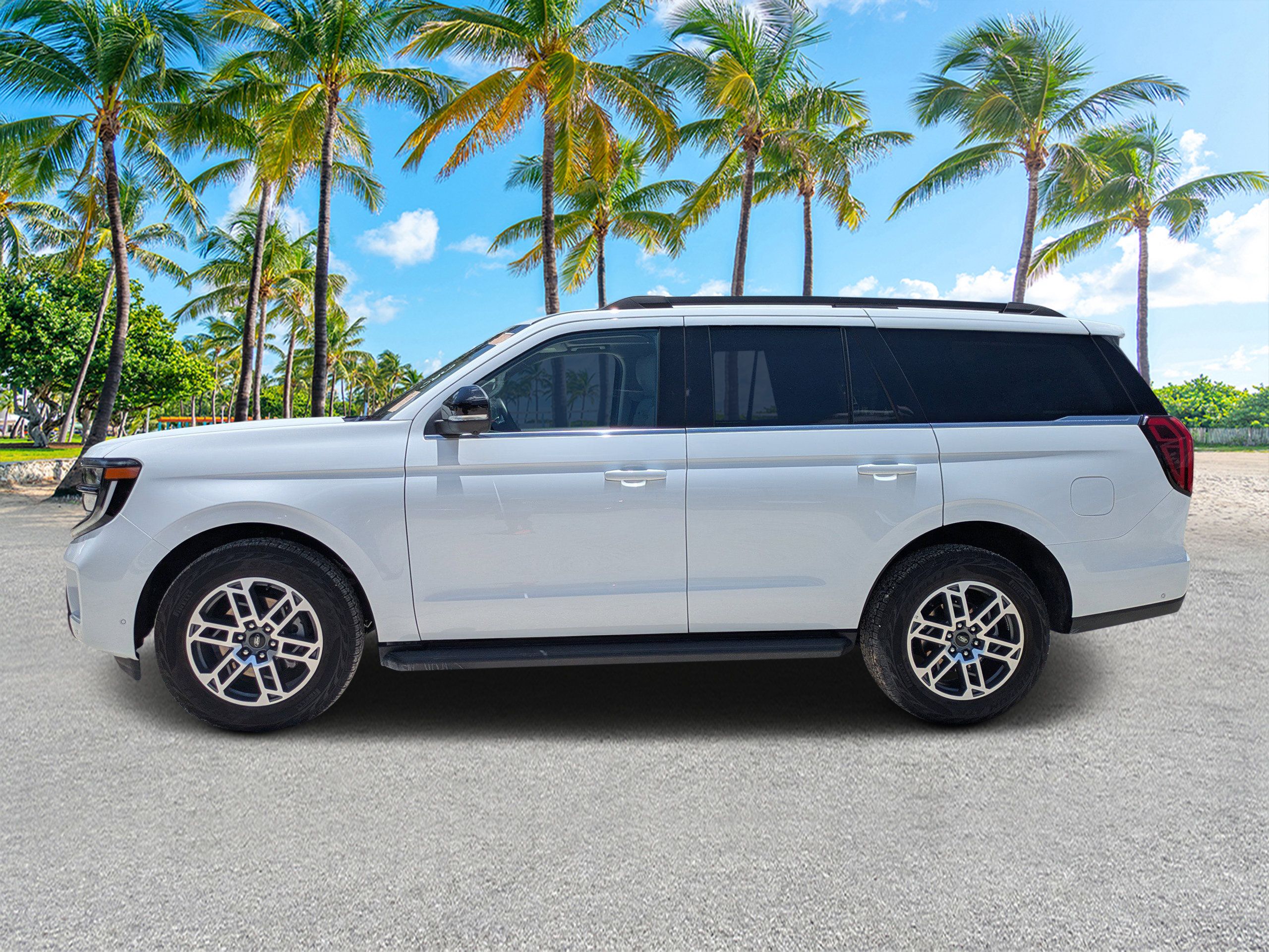 Used 2025 Ford Expedition Active AWD/4WD image 6