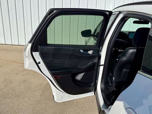 Certified 2025 Ford Escape SE image 14