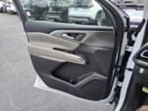 Used 2026 Chevrolet Traverse LT w/ Driver Confidence Package FWD image 21