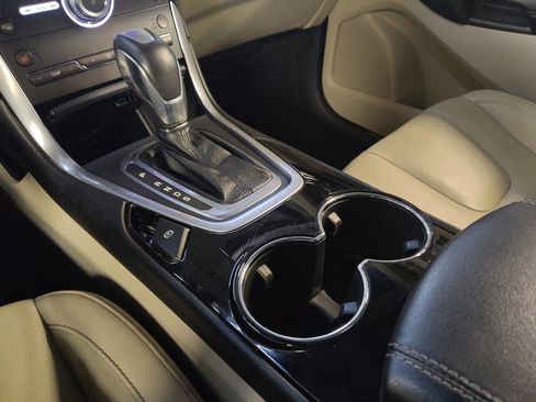 Used 2018 Ford Edge Titanium w/ Technology Package FWD image 26