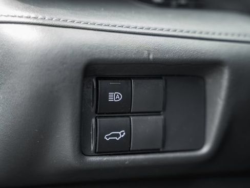 Used 2020 Toyota Highlander XLE AWD/4WD image 39