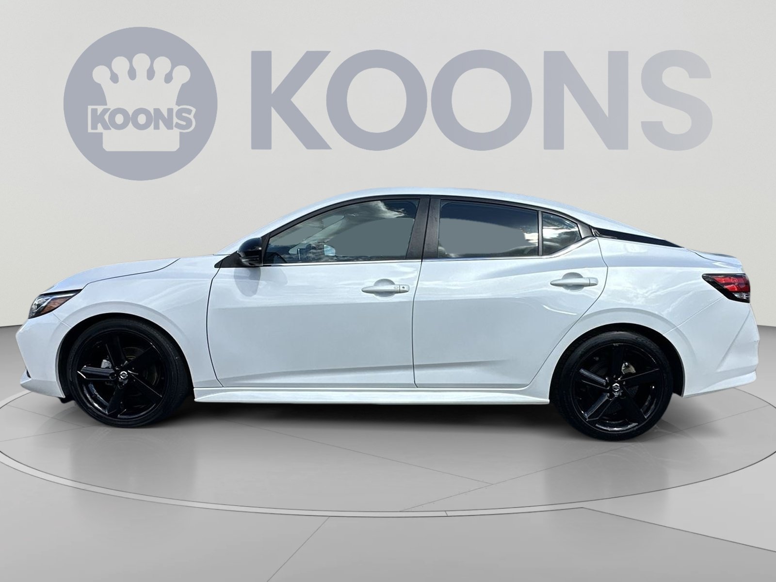 Used 2023 Nissan Sentra SR w/ SR Premium Package FWD image 7