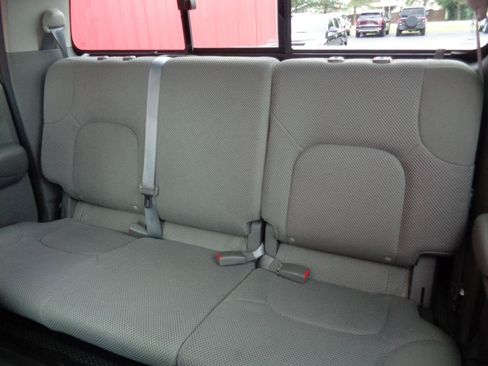 Used 2016 Nissan Frontier SV w/ SV Value Truck Package AWD/4WD image 9