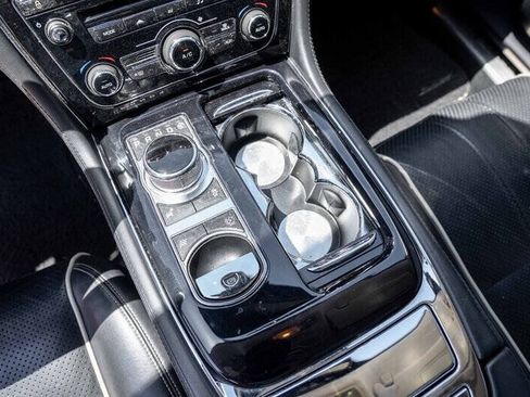 Used 2015 Jaguar XJ L Portfolio RWD image 16