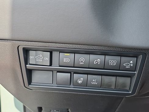 Used 2026 Toyota Tundra Platinum w/ TRD Off-Road Package AWD/4WD image 26