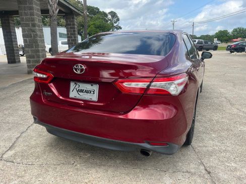 Used 2018 Toyota Camry XLE image 6