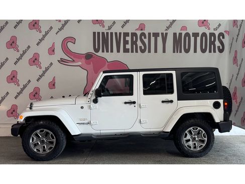 Used 2015 Jeep Wrangler Unlimited Sahara w/ Connectivity Group AWD/4WD image 8