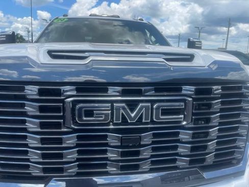 Used 2024 GMC Sierra 2500 Denali Ultimate AWD/4WD image 16
