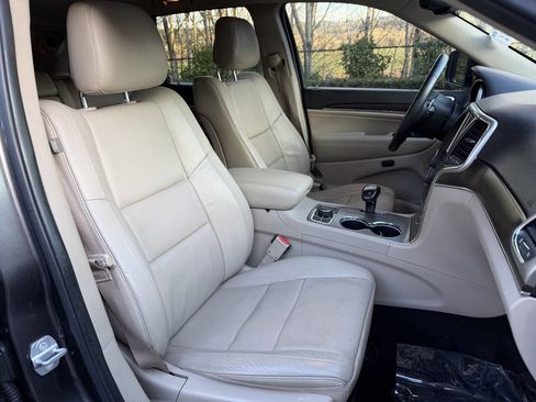 Used 2014 Jeep Grand Cherokee Limited w/ Luxury Group II image 17