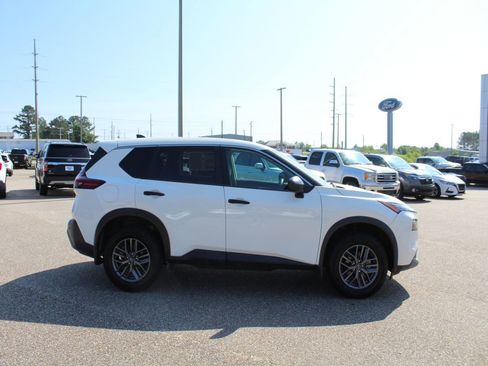 Used 2022 Nissan Rogue S FWD image 4