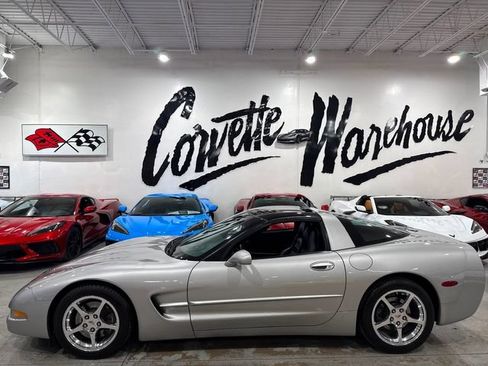 Used 2004 Chevrolet Corvette Coupe w/ Preferred Equipment Group RWD image 2