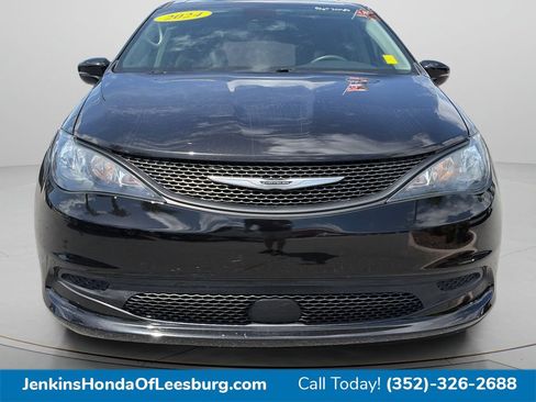 Used 2024 Chrysler Voyager LX FWD image 8