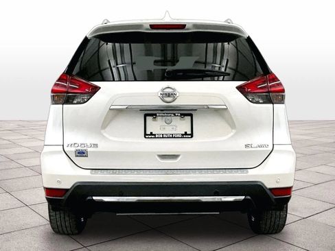 Used 2019 Nissan Rogue SL w/ Premium Package image 4