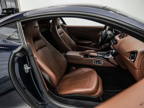 Used 2020 Aston Martin V8 Vantage Coupe RWD image 43