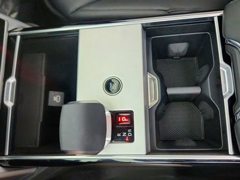 Used 2025 Land Rover Range Rover SE image 49