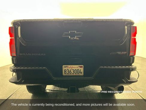 Used 2025 Chevrolet Silverado 2500 ZR2 w/ Technology Package image 4