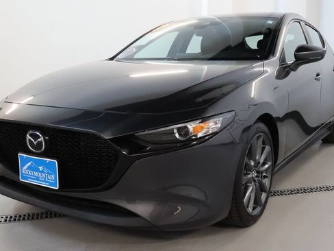 Used 2022 MAZDA MAZDA3 s FWD image 3