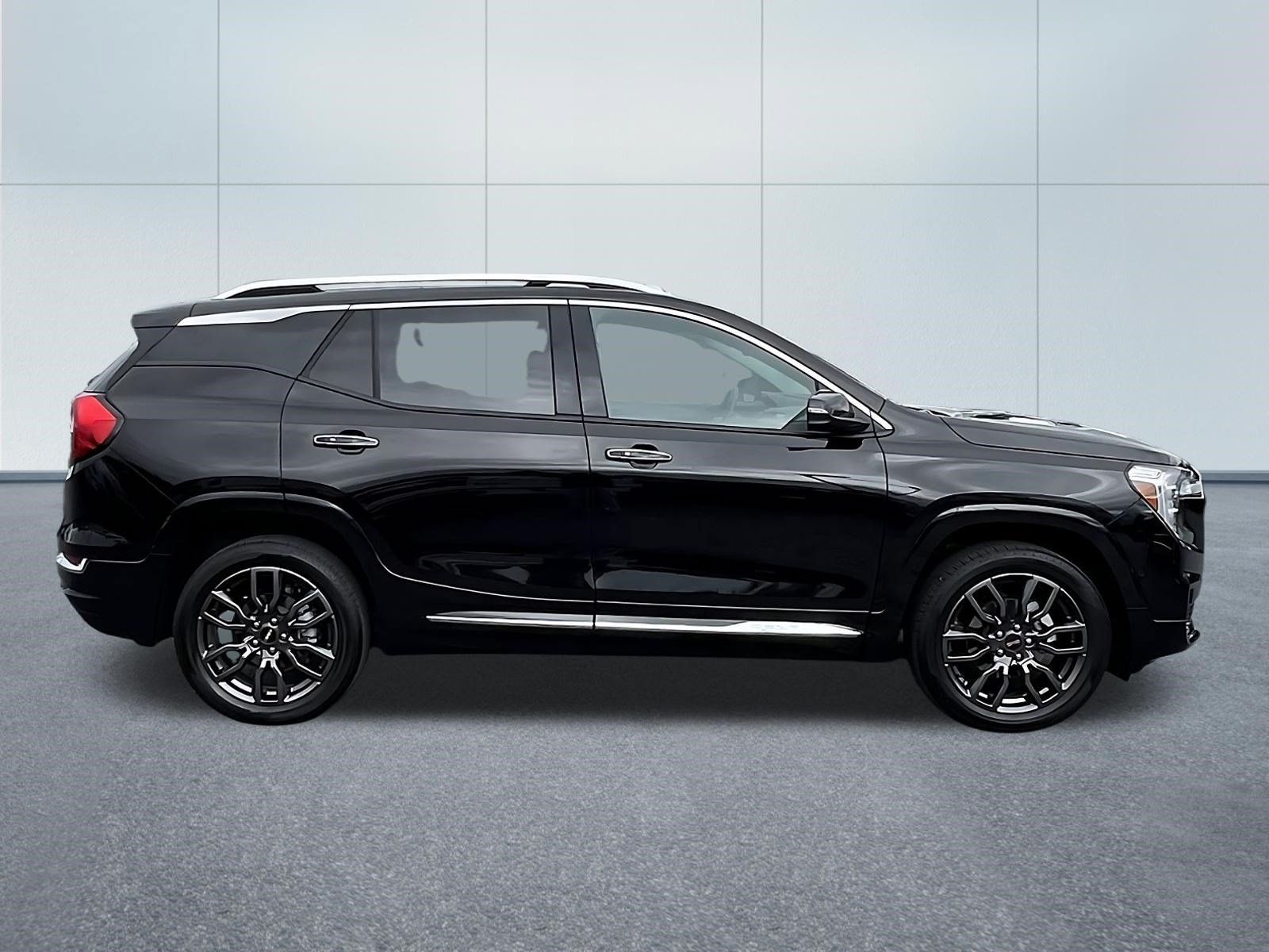 Used 2024 GMC Terrain Denali w/ Black Diamond Edition AWD/4WD image 7