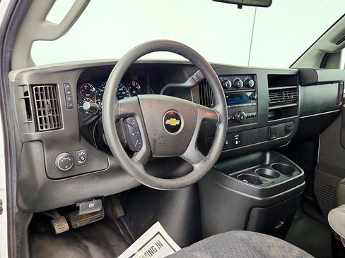 Used 2018 Chevrolet Express 2500 w/ Driver Convenience Package RWD image 11