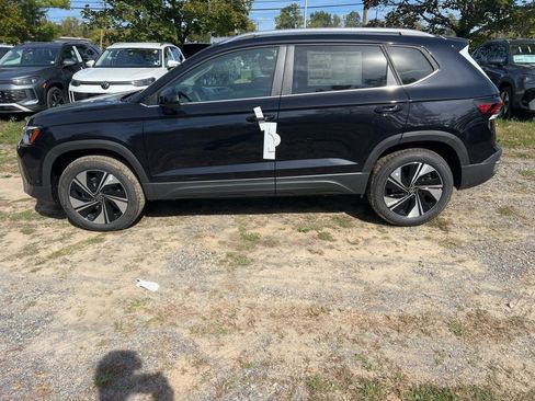 New 2025 Volkswagen Taos SE image 14