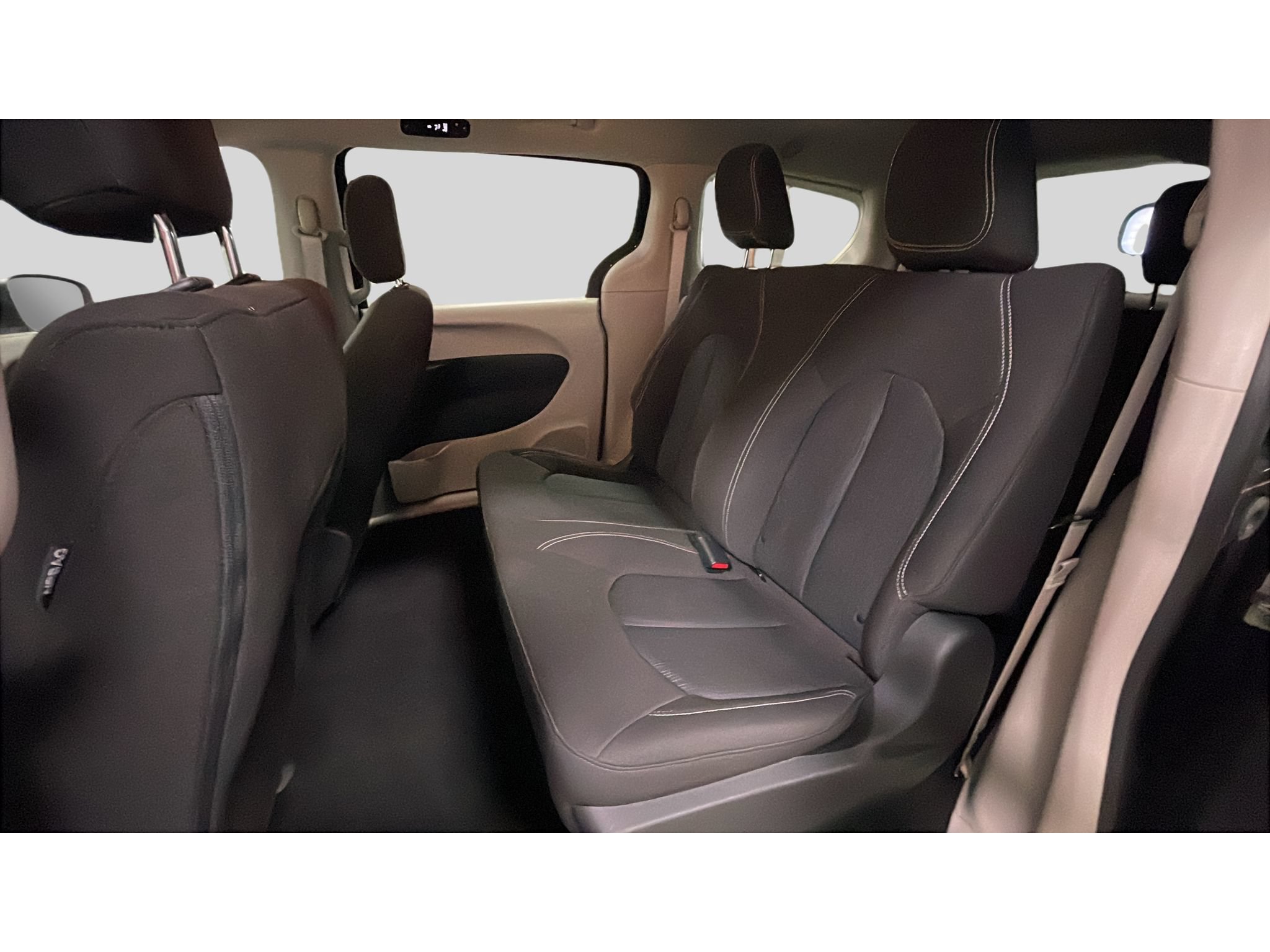 Used 2021 Chrysler Voyager L FWD image 16