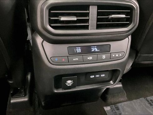 Used 2024 Honda Pilot TrailSport image 35