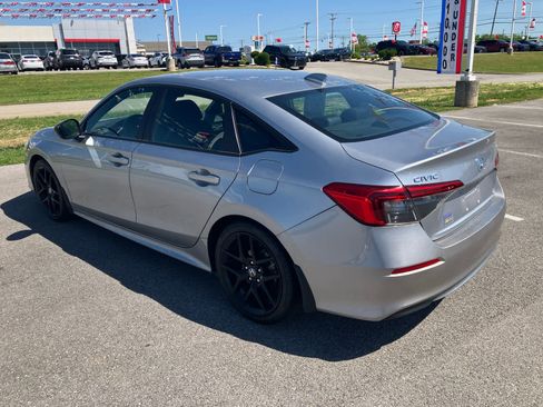 Used 2023 Honda Civic Sport image 5