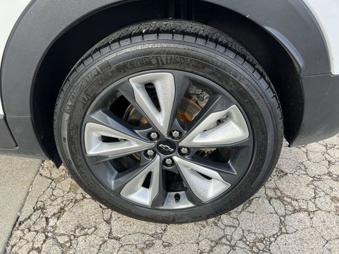 Used 2022 Chevrolet Bolt EUV LT w/ Convenience Package image 33