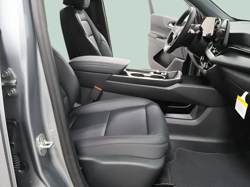 New 2026 Chevrolet Equinox LT w/ Convenience Package II FWD image 33