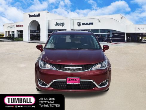 Used 2018 Chrysler Pacifica Touring Plus image 2