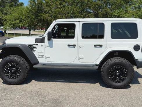 Used 2018 Jeep Wrangler Unlimited Sahara w/ Dual Top Group AWD/4WD image 5