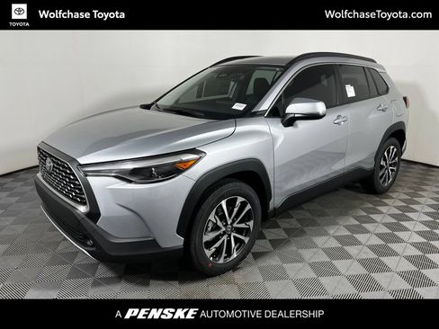 Used 2023 Toyota Corolla Cross XLE w/ Convenience Package FWD image 1