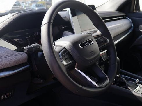 Used 2025 Jeep Compass Latitude w/ Sun & Sound Group image 20