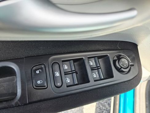 Used 2020 Jeep Renegade Latitude w/ Cold Weather Group FWD image 29