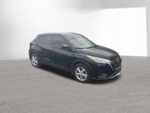 Used 2021 Nissan Kicks S FWD image 3