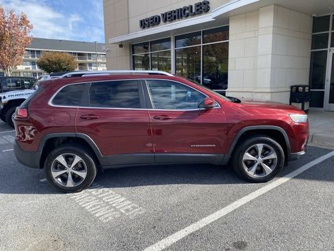 Used 2019 Jeep Cherokee Limited w/ Luxury Group image 9