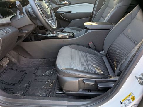 Used 2025 Chevrolet Trax LT w/ LT Convenience Package image 22