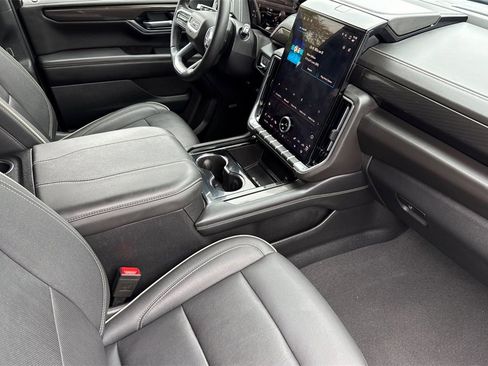 Used 2025 GMC Yukon Elevation image 23