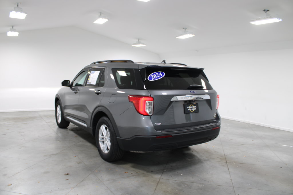 Used 2024 Ford Explorer XLT RWD image 7