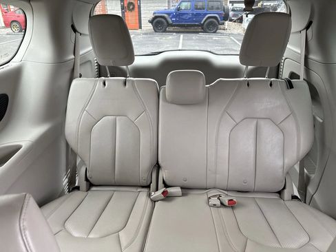 Used 2018 Chrysler Pacifica Touring-L Plus w/ Advanced Safetytec Group image 27