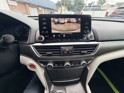 Used 2018 Honda Accord LX image 4