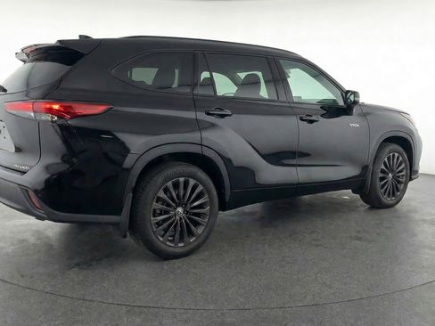 Used 2025 Toyota Highlander XSE image 9