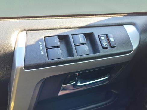 Used 2018 Toyota 4Runner SR5 image 28