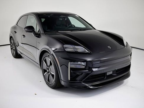 New 2025 Porsche Macan Turbo Electric image 9