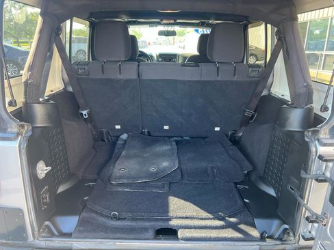Used 2018 Jeep Wrangler Unlimited Sport S AWD/4WD image 13